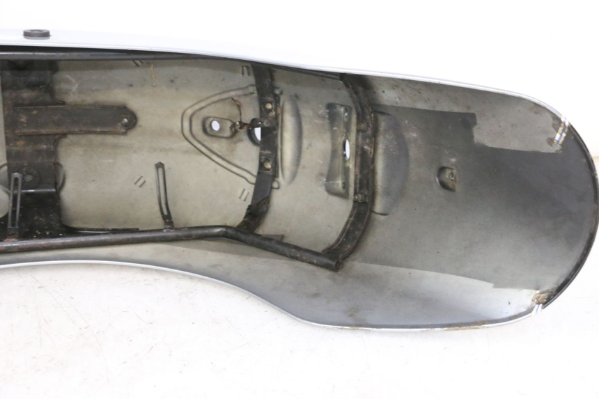 photo de Rear mudguard HYOSUNG GV AQUILA 125 (2000 - 2009) - Détail de la pièce