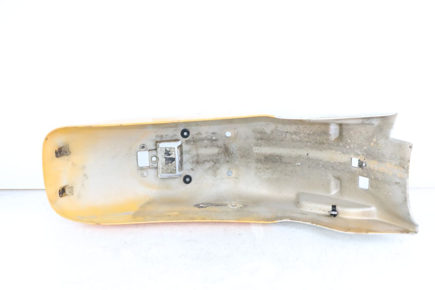 photo de GARDE BOUE ARRIERE APRILIA CLASSIC 125 (1995 - 2001) - Gros plan technique