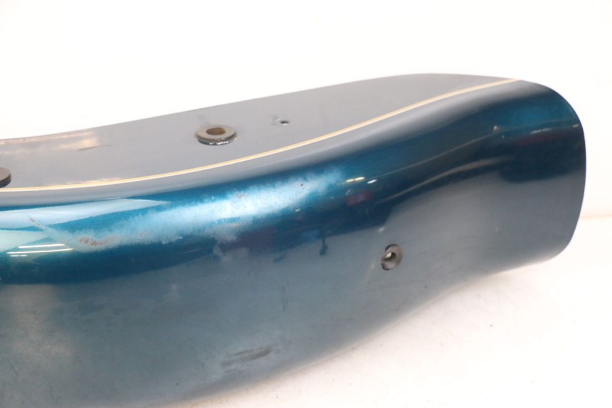 photo de GARDE BOUE ARRIERE SUZUKI GZ MARAUDER 125 (1998 - 2004) - Gros plan technique