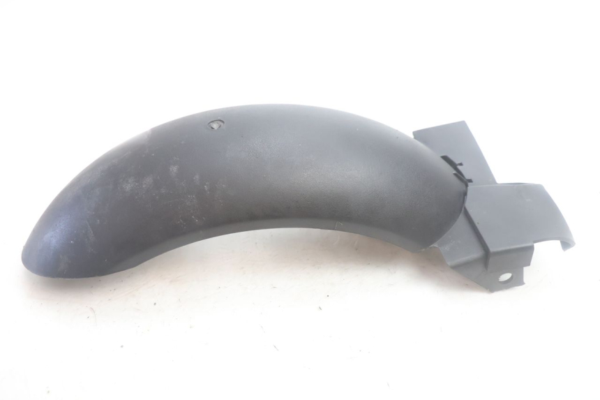 photo de GARDE BOUE ARRIERE SYM MIO 50 (2005 - 2010) - Gros plan technique