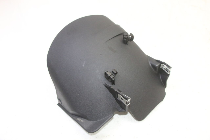 photo de GARDE BOUE ARRIERE PIAGGIO MP3 HPE 310 (2024 - 2025) - Détail de la pièce