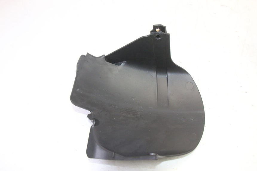 photo de GARDE BOUE ARRIERE PIAGGIO MP3 HPE 310 (2024 - 2025) - Gros plan technique