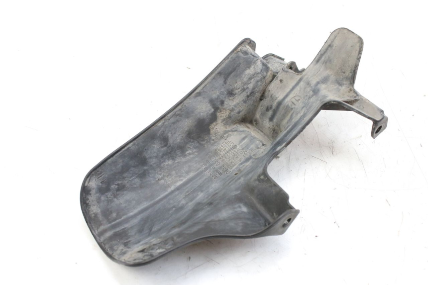 photo de GARDE BOUE ARRIERE APRILIA SCARABEO 100 (2003 - 2012) - Gros plan technique