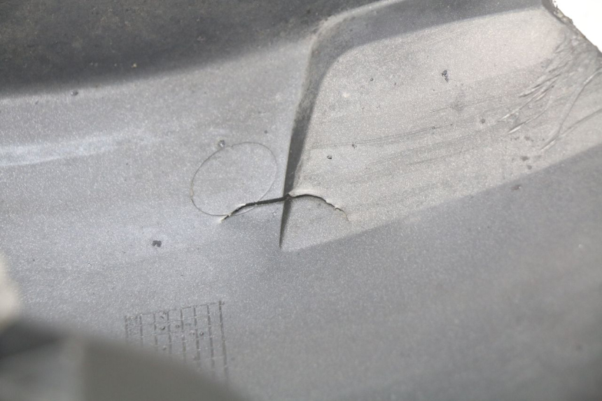 photo de GARDE BOUE ARRIERE APRILIA SR 2T 50 (2012 - 2017) - Détail de la pièce