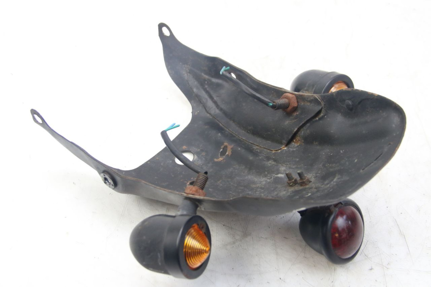 photo de GARDE BOUE ARRIERE YAMAHA SR 125 (1982 - 2003) - Gros plan technique