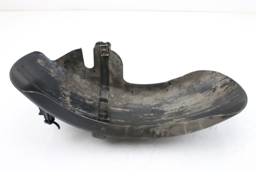 photo de GARDE BOUE ARRIERE PIAGGIO VESPA GTS IGET ABS 125 (2017 - 2023) - Gros plan technique