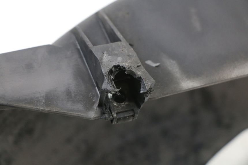 photo de GARDE BOUE ARRIERE PIAGGIO X10 125 (2012 - 2017) - Points de fixation