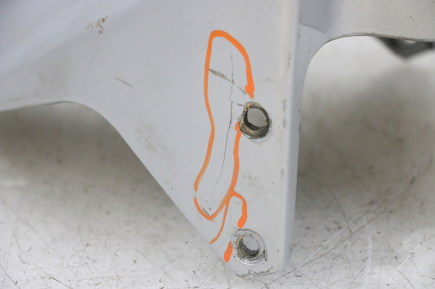 photo de GARDE BOUE AVANT PEUGEOT ELYSEO 125 (1999 - 2004) - Zoom état d’usage