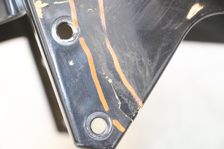 photo de GARDE BOUE AVANT PEUGEOT ELYSTAR 50 (2002 - 2014) - Points de fixation