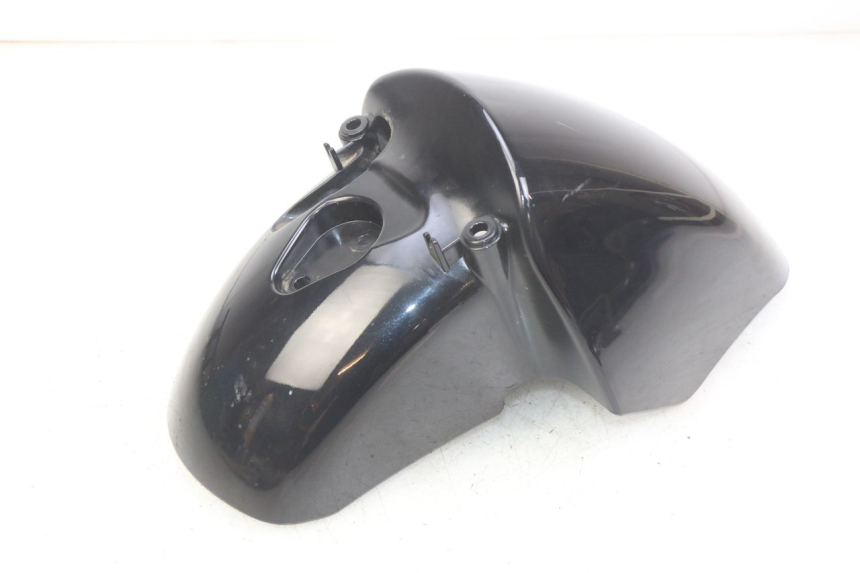 photo de GARDE BOUE AVANT PIAGGIO FLY 4T 50 (2013 - 2017) - Gros plan technique