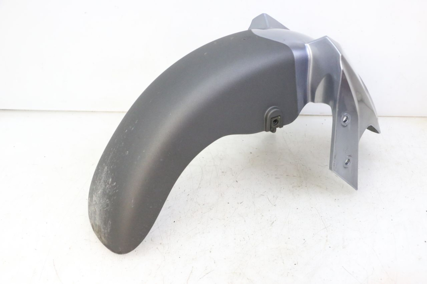 photo de GARDE BOUE AVANT SYM JOYMAX 125 (2010 - 2017) - Gros plan technique