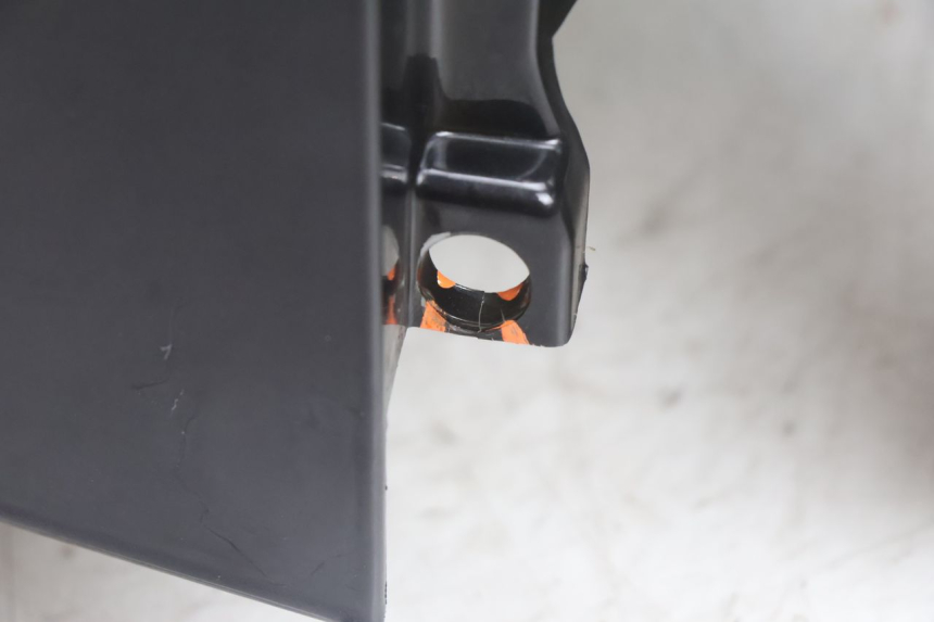 photo de GARDE BOUE AVANT PEUGEOT KISBEE 4T 50 (2010 - 2017) - État de surface