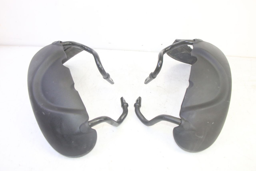 photo de GARDE BOUE AVANT PIAGGIO MP3 HPE 350 (2018 - 2020) - Vue principale