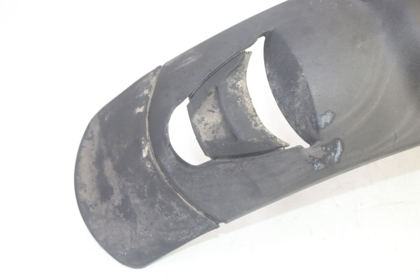 photo de GARDE BOUE AVANT PIAGGIO MP3 HPE 350 (2018 - 2020) - Gros plan technique