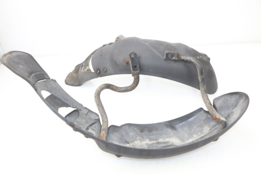 photo de GARDE BOUE AVANT PIAGGIO MP3 LT 400 (2007 - 2012) - Points de fixation