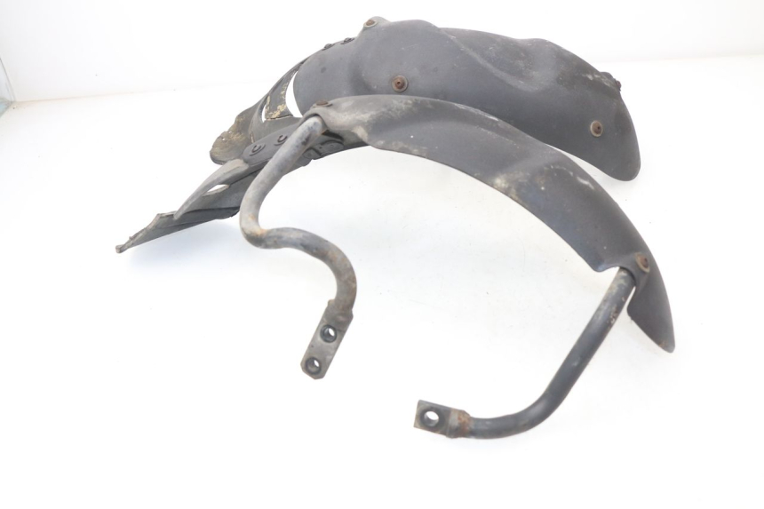 photo de GARDE BOUE AVANT PIAGGIO MP3 LT 400 (2007 - 2012) - État de surface