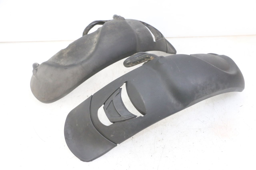 photo de GARDE BOUE AVANT PIAGGIO MP3 LT 300 (2010 - 2016) - Détails caractéristiques