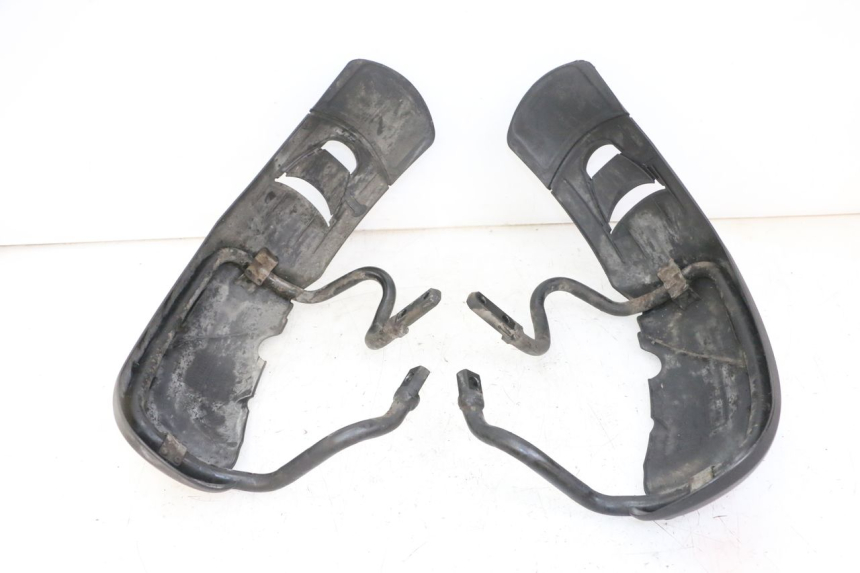 photo de GARDE BOUE AVANT PIAGGIO MP3 LT 300 (2010 - 2016) - Gros plan technique