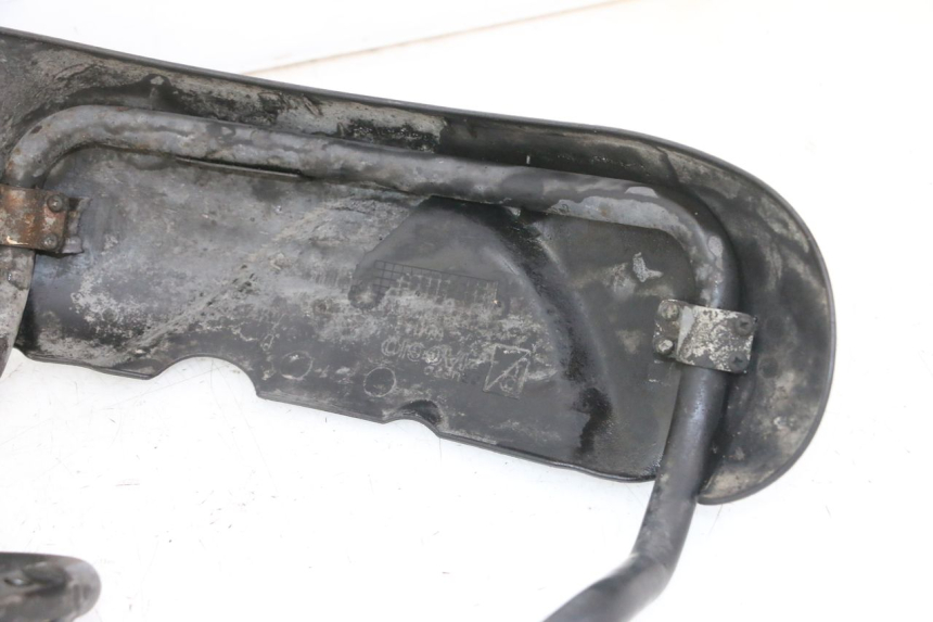 photo de GARDE BOUE AVANT PIAGGIO MP3 LT 300 (2010 - 2016) - Gros plan technique