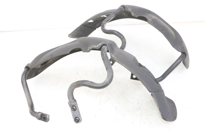 photo de GARDE BOUE AVANT PIAGGIO MP3 LT 300 (2010 - 2016) - Points de fixation