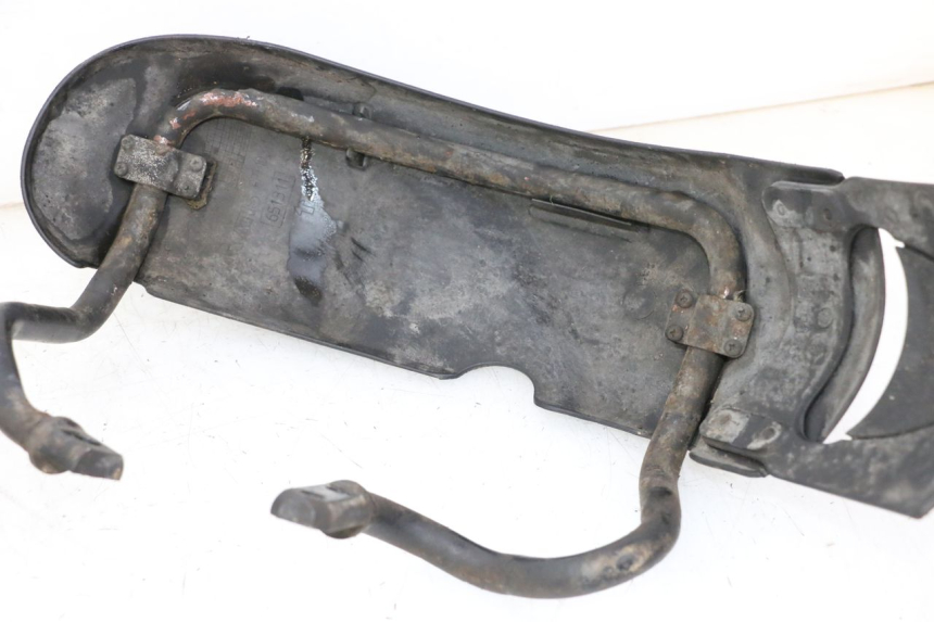 photo de GARDE BOUE AVANT PIAGGIO MP3 LT 300 (2010 - 2016) - Points de fixation