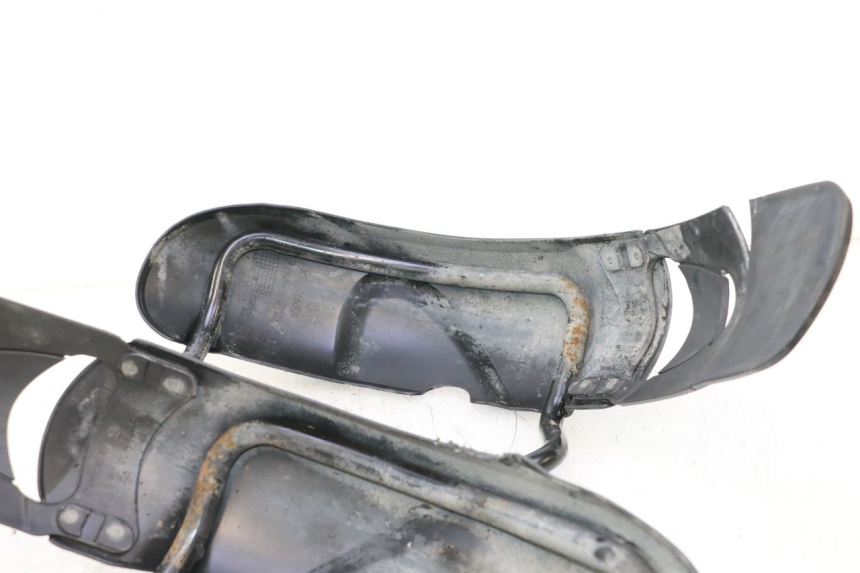photo de GARDE BOUE AVANT PIAGGIO MP3 LT 300 (2010 - 2016) - Points de fixation
