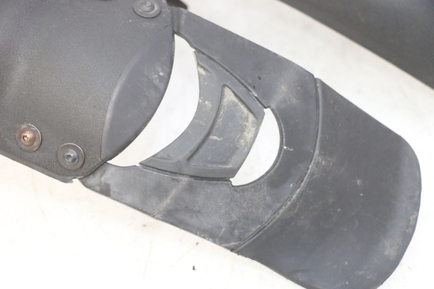 photo de GARDE BOUE AVANT PIAGGIO MP3 RL 250 (2006 - 2010) - Gros plan technique