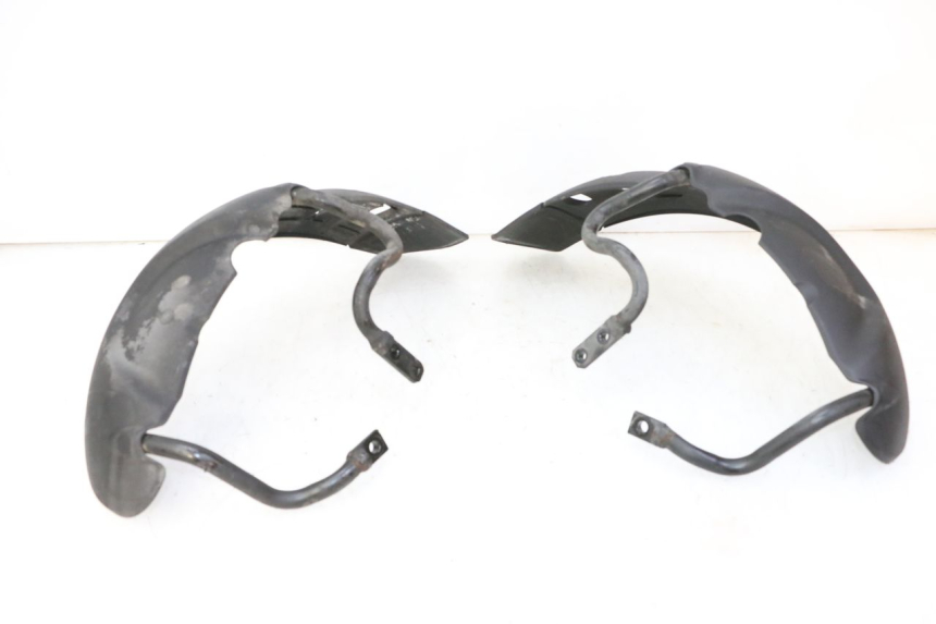 photo de GARDE BOUE AVANT PIAGGIO MP3 500 (2011 - 2015) - Gros plan technique