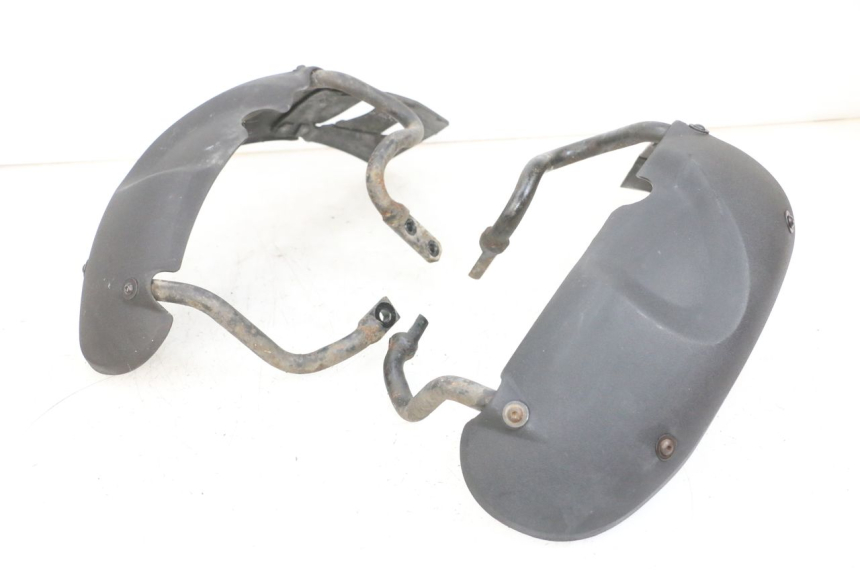 photo de GARDE BOUE AVANT PIAGGIO MP3 RL 250 (2006 - 2010) - Vue principale