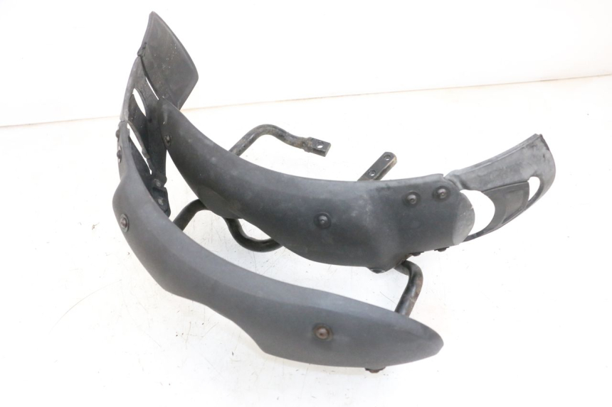 photo de GARDE BOUE AVANT PIAGGIO MP3 RL 250 (2006 - 2010) - Détail de la pièce