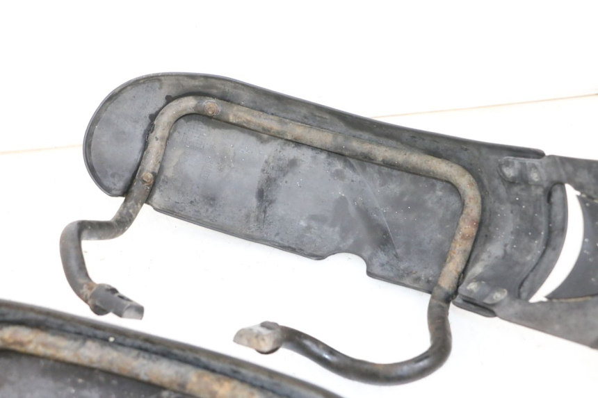 photo de GARDE BOUE AVANT PIAGGIO MP3 RL 250 (2006 - 2010) - Autre angle de vue