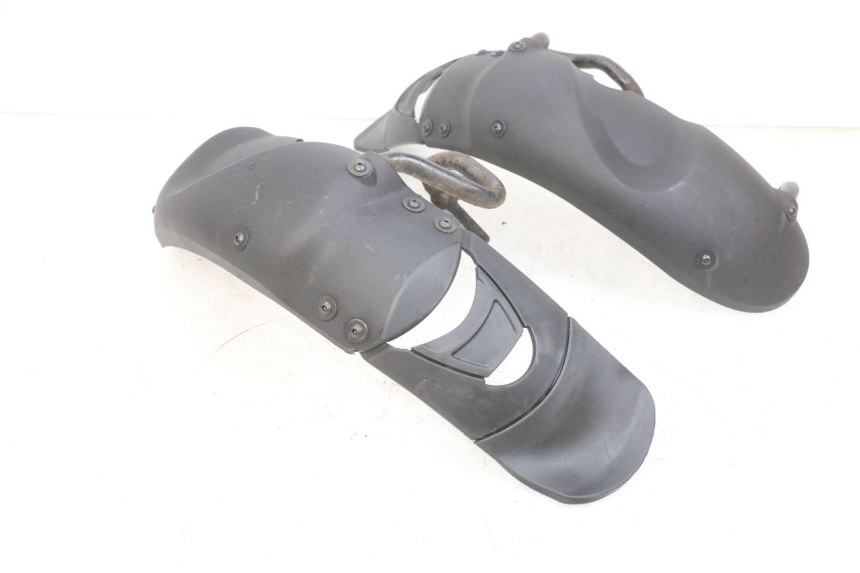 photo de GARDE BOUE AVANT PIAGGIO MP3 RL 250 (2006 - 2010) - Détail de la pièce