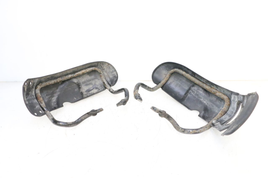 photo de GARDE BOUE AVANT PIAGGIO MP3 RL 250 (2006 - 2010) - Gros plan technique