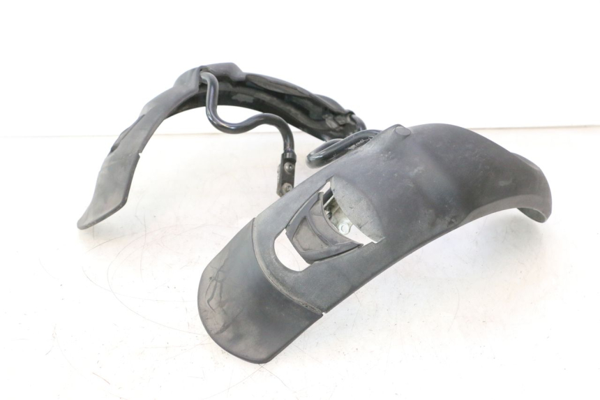 photo de GARDE BOUE AVANT PIAGGIO MP3 500 (2016 - 2018) - Gros plan technique