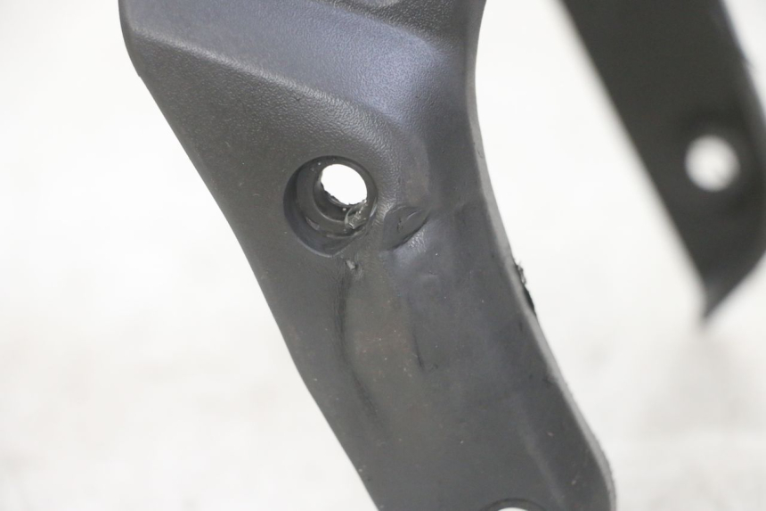 photo de GARDE BOUE AVANT PIAGGIO NEW TYPHOON 50 (2018 - 2021) - Points de fixation