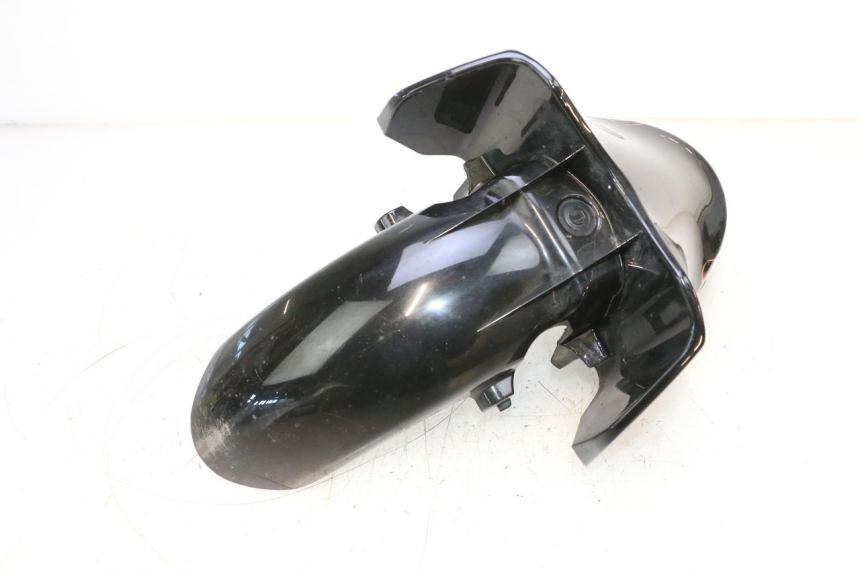 photo de GARDE BOUE AVANT HONDA PCX (JF57/JF64) 125 (2014 - 2018) - Gros plan technique