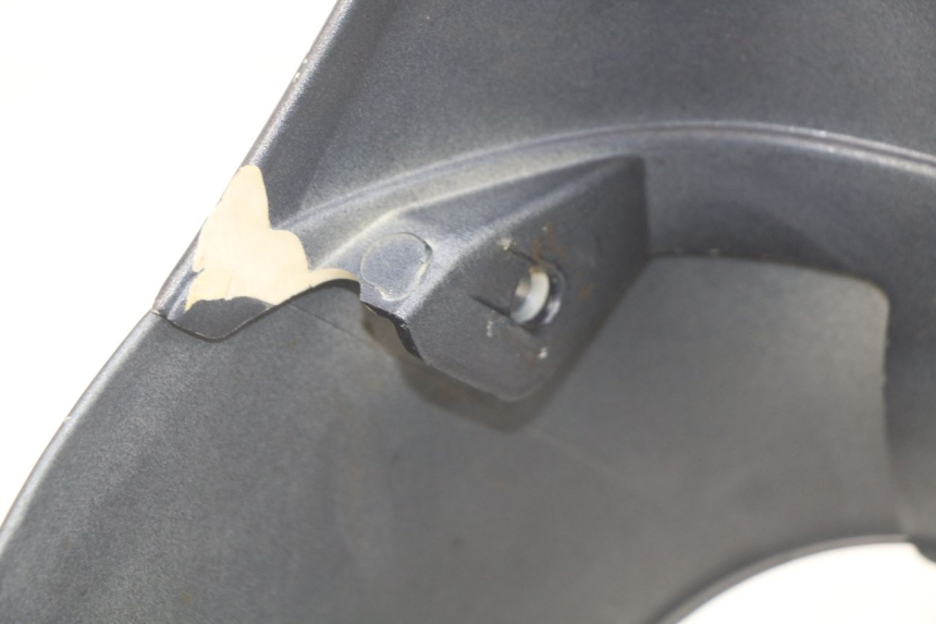 photo de GARDE BOUE AVANT KYMCO PEOPLE 250 (2004 - 2008) - Détail de la pièce