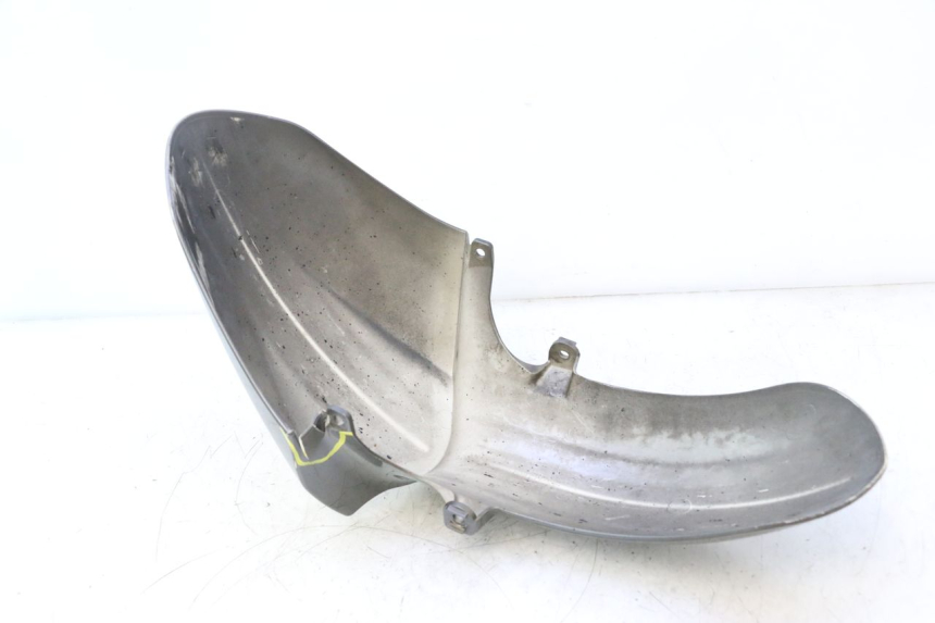 photo de GARDE BOUE AVANT PEUGEOT SATELIS 125 (2013 - 2018) - Gros plan technique