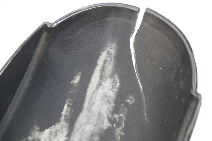 photo de GARDE BOUE AVANT APRILIA SCARABEO 100 (2003 - 2012) - Détail de la pièce