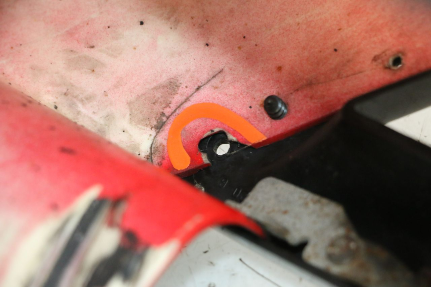 photo de GARDE BOUE AVANT PEUGEOT TREKKER TKR 50 (2005 - 2014) - Détails caractéristiques