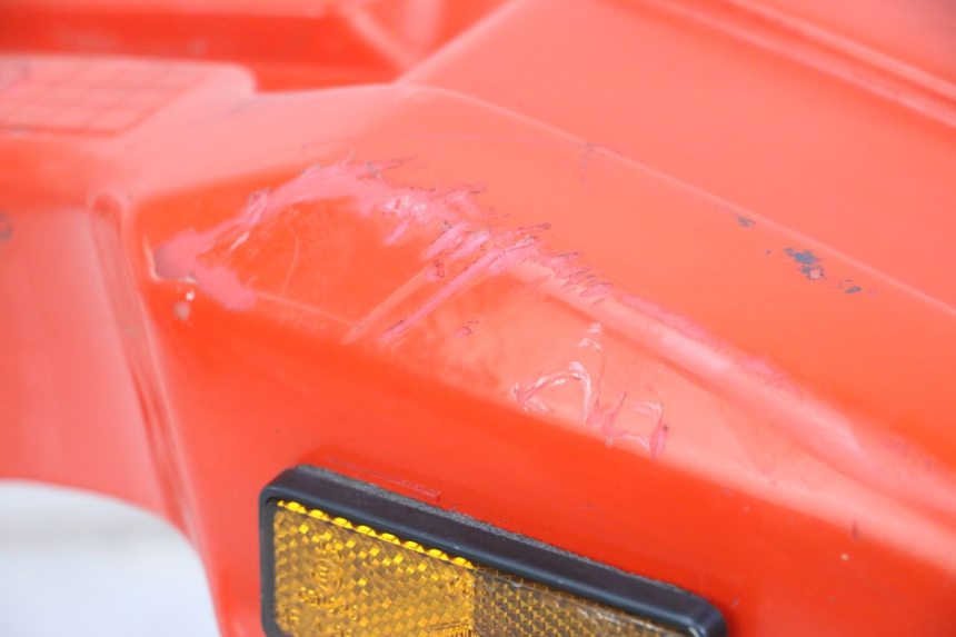 photo de GARDE BOUE AVANT PEUGEOT XP6 50 (1997 - 2003) - Gros plan technique