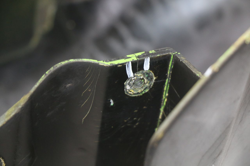 photo de GARDE BOUE AVANT KAWASAKI ZX-6R ZX6R 600 (1995 - 1997) - Gros plan technique