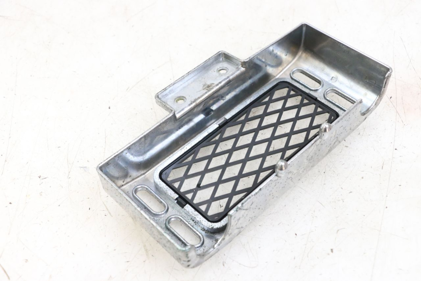 photo de Radiator grille HYOSUNG GV AQUILA 125 (2000 - 2009) - Détail de la pièce