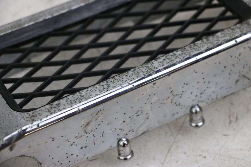 photo de Radiator grille HYOSUNG GV AQUILA 125 (2000 - 2009) - Gros plan technique