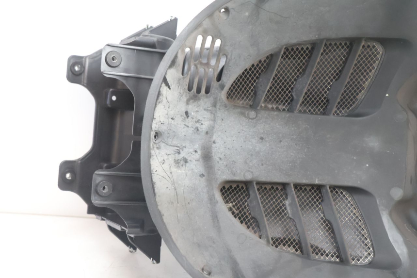 photo de GRILLE RADIATEUR APRILIA ATLANTIC S 125 (2010 - 2013) - Détail de la pièce