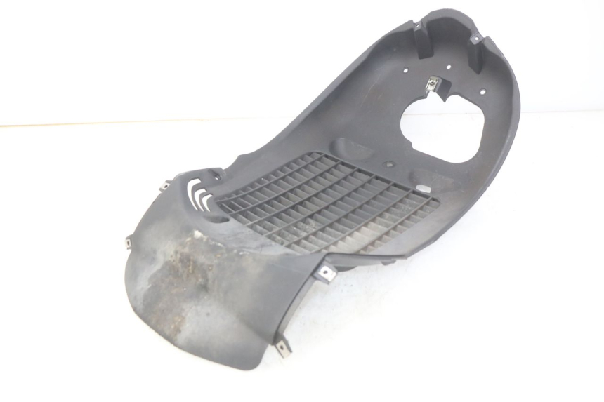 photo de GRILLE RADIATEUR PIAGGIO BEVERLY 125 (2010 - 2015) - Gros plan technique