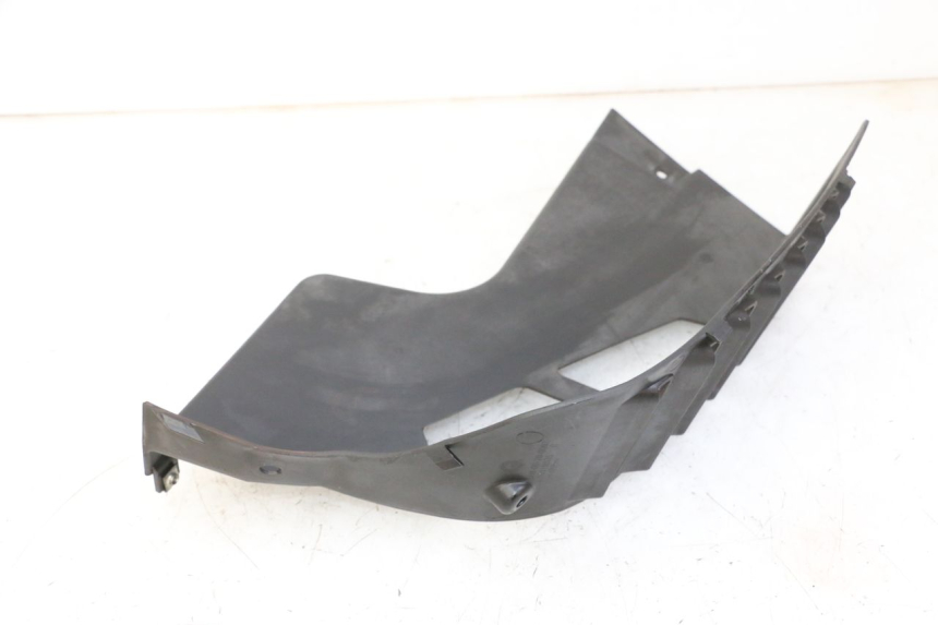 photo de GRILLE RADIATEUR DROITE QUADRO 4 4D 350 (2015 - 2018) - Gros plan technique