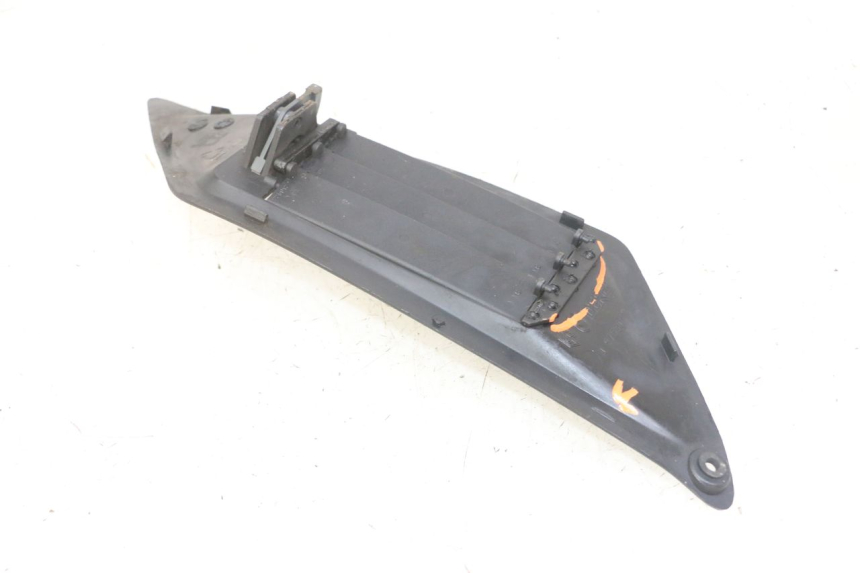 photo de GRILLE RADIATEUR DROITE GILERA NEXUS 125 (2009 - 2013) - Zoom état d’usage