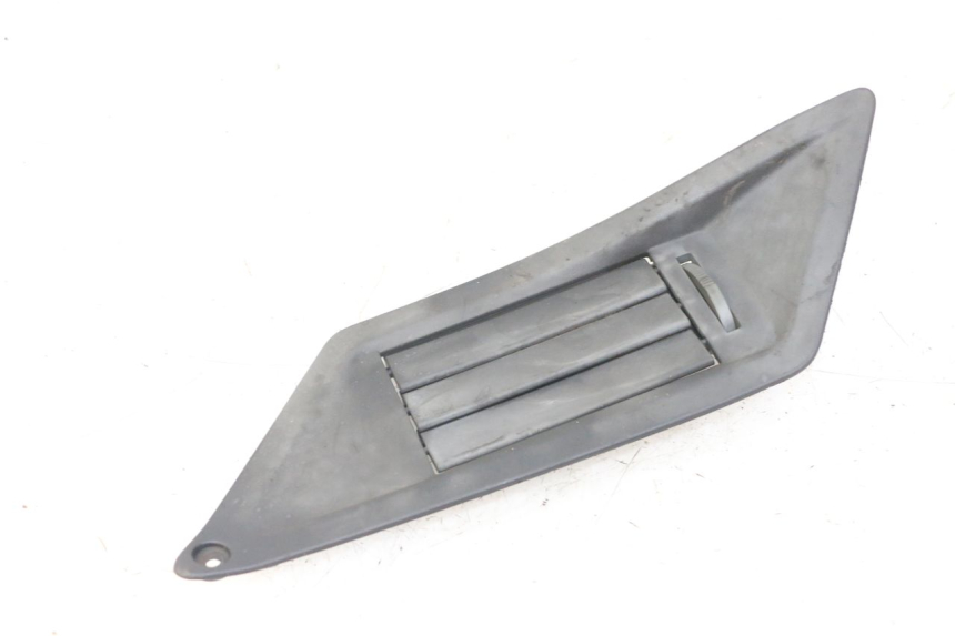 photo de GRILLE RADIATEUR DROITE GILERA NEXUS 125 (2009 - 2013) - État de surface