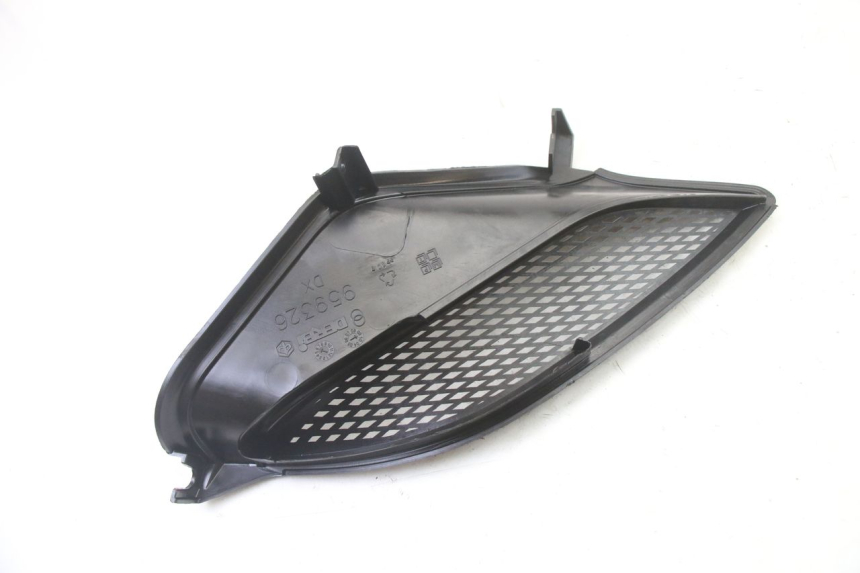 photo de GRILLE RADIATEUR DROITE PIAGGIO NRG POWER PUREJET 50 (2018 - 2021) - Autre angle de vue